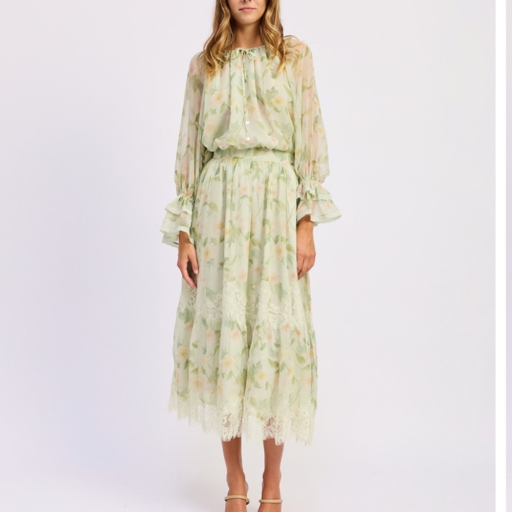 Soft green floral midi skirt with lace detail